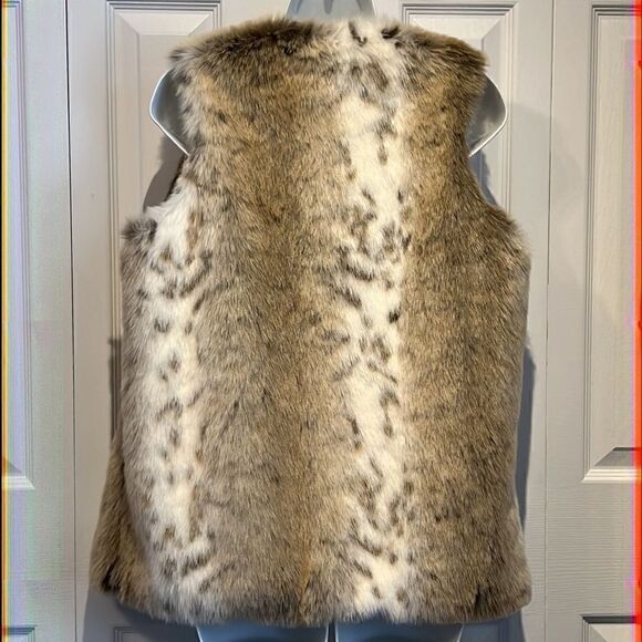 Le Chateau Faux Fur Vest Size Small‎ - Picture 5 of 9